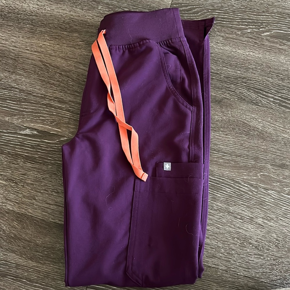 Figs purple HW Yola scrub pants. Worn once. XS/R
